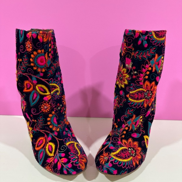 Ankle boots - Picture 2 of 6